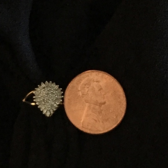 🎉Sale 10KT Yellow Gold Diamond Ring Size: 7 - Picture 5 of 5